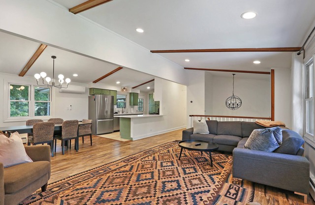 Newly renovated 4-bed, 2-bath spacious home, walking distance to Lake Geneva.