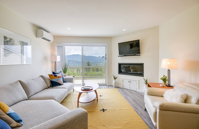 Newly Renovated Bartlett Condo w/Mountain Views!