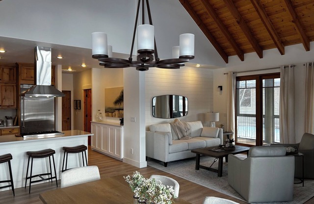 Newly-Renovated Cabin in the Woods with Territorial View in Dover Bay Resort