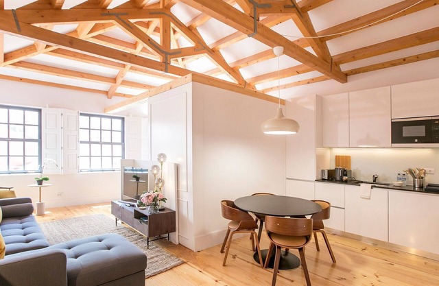 Newly Renovated Central Loft w/AC by LovelyStay