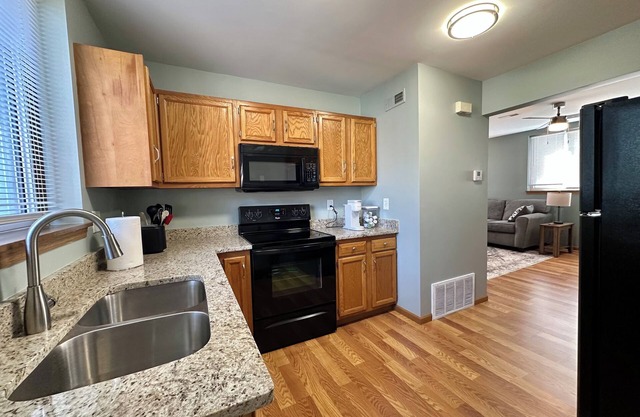 Newly renovated, charming apartment with AC in Historic Olde Town East, Columbus