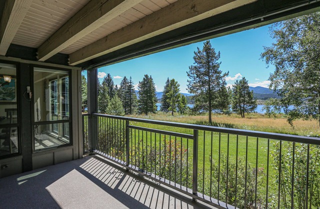 Newly Renovated Cozy Waterfront Condo on Lake Dillon!