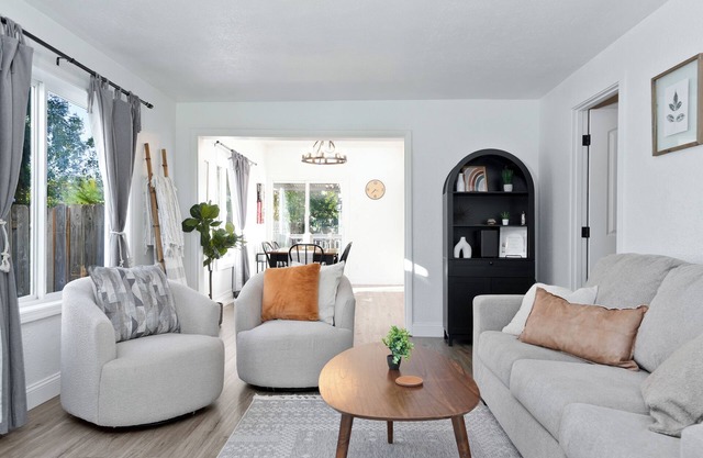 Newly Renovated! Family Home, Walking Distance to Local Restaurants, Parking