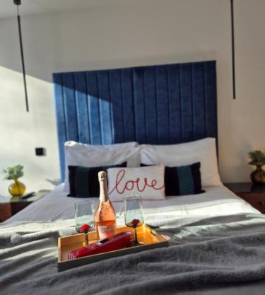 Newly Renovated Flat with Parking space