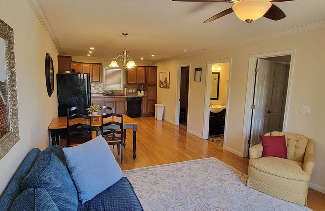 Newly Renovated Full Family Apt. - Centrally Located in Nauvoo - some stairs