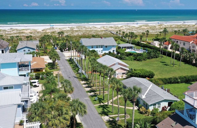 Newly Renovated Ground floor 1BR + Office/Den Cottage on Oceanfront Property with Pool Access, Pet Friendly