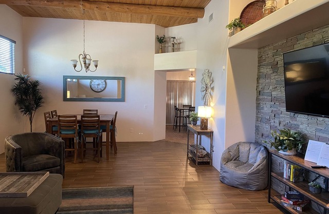 *Newly renovated home!* Staycation at the Legends