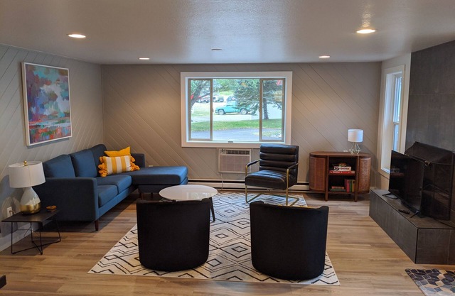 Newly Renovated In-Town Whitefish Townhome w/Pool. Between Downtown & Ski Hill.