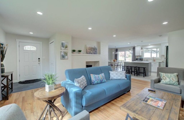 Newly Renovated Kirkland/Redmond Rambler