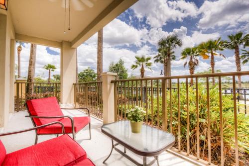Newly Renovated LAKEVIEW Vista Cay Condo