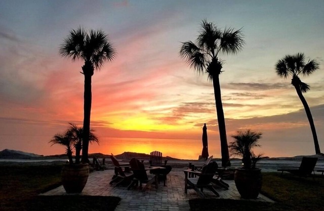 NEWLY RENOVATED Luxury Bayfront 6 BR/5.5 BA Home