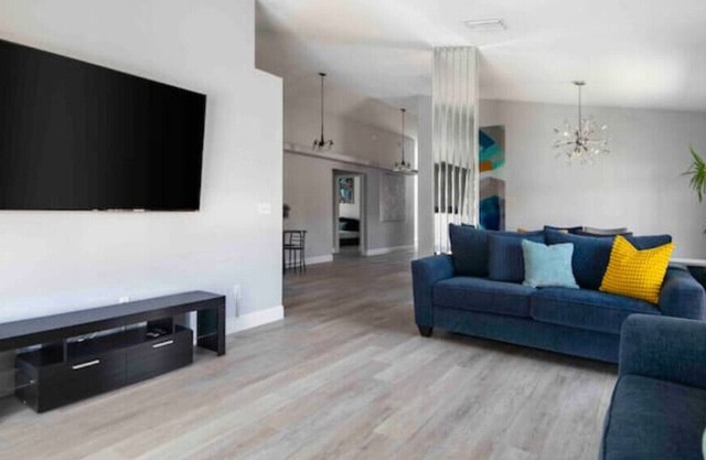 Newly Renovated Pool Home Near Down Town & Airport