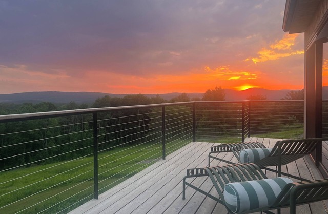 Newly renovated private 3 bedroom house on a dead end road.13 acres & 360 views