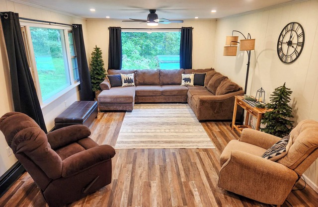 Newly Renovated- Rustic Cabin with Modern Amenities in Penfield -Near Elk County