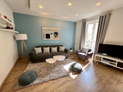 Newly renovated spacious apartment in Montorgeuil area