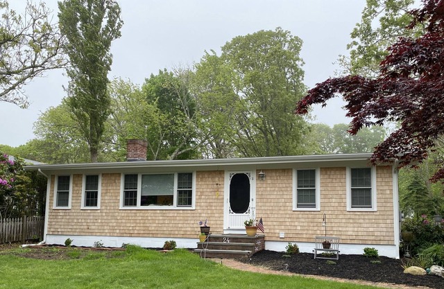 Newly renovated 3-bedroom North Falmouth cottage sleeps 8