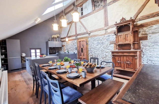 Newly renovated vacation home for 12 people