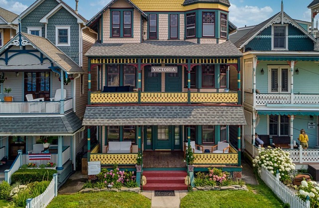 Newly Renovated Victorian — Steps to Beach!