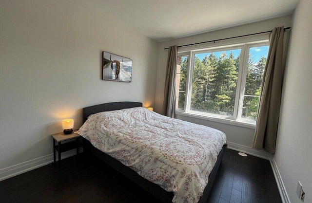 Newmarket's Finest: Luxury 4BR Townhouse with Top Amenities