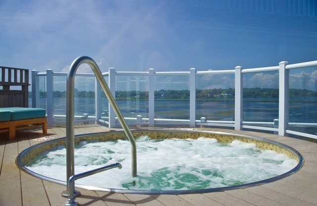 Newport Beach Hotel & Suites