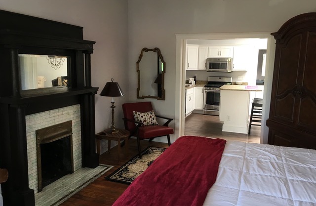 NEWPORT INN #1 - NO CLEANING FEES! FREE PARKING! WALK TO GAMES AND CONCERTS!