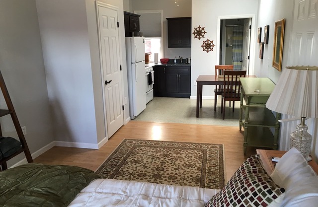 NEWPORT INN #3 - NO CLEANING FEES! FREE PARKING! WALK TO GAMES AND CONCERTS!