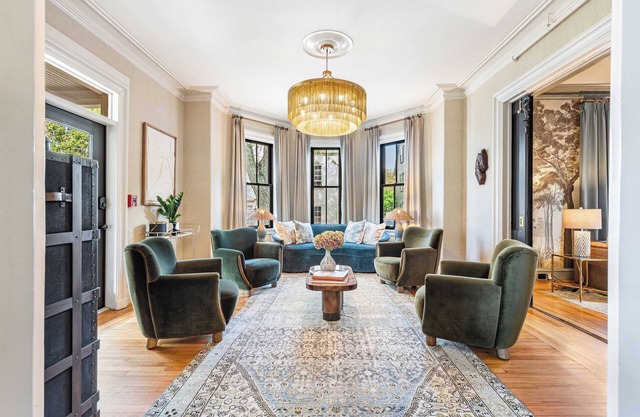 Newport Luxury Estate with Gourmet Kitchen