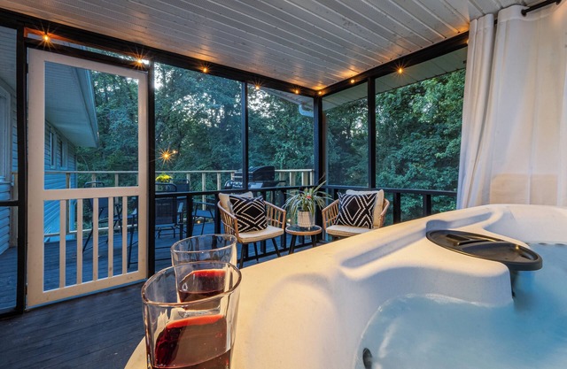 NewRiverGorge4bedroom#HotTuB#FiRePit#GameRooM#BBQGrill#PetFriendly