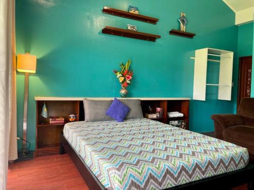 Ngermid Oasis-Spacious Studio Loft W/Garden Views