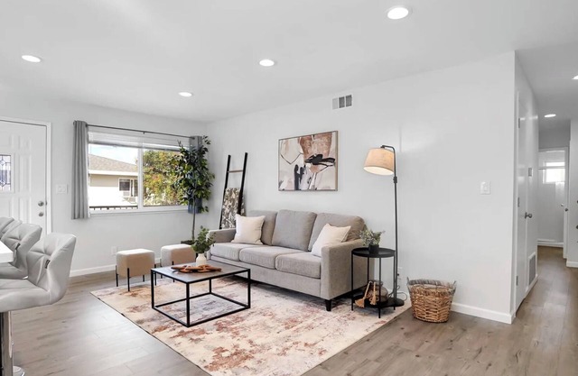 Nice 2-bedroom house in Del Monte Forest with WiFi access