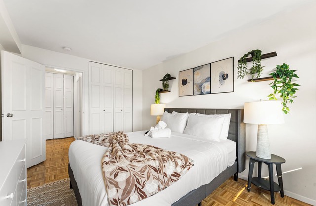 Nice 2bd/1.5ba Next to BU 3198