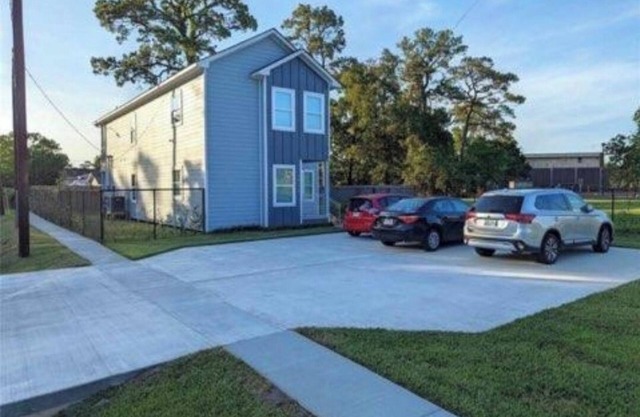 Nice 3-bedroom house with AC in Houston