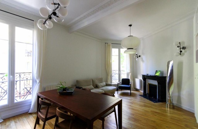 Nice 43m with balcony in the heart of Paris