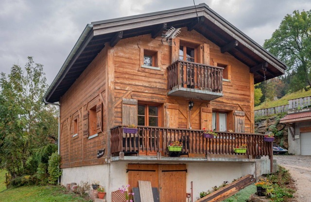 Nice apartment for 4 guests with WIFI, TV, balcony and parking
