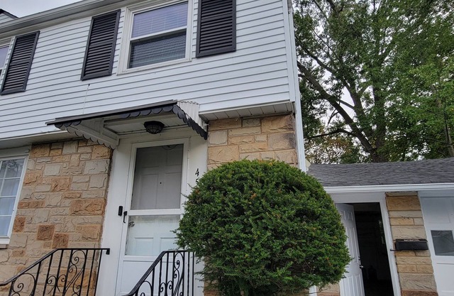 Nice and cozy house in Cle surbs. Quiet neighborhood.