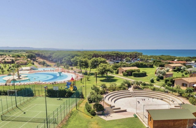 Nice and welcoming two-room apartment located on the ground floor with air conditioning of approximately 50 m2 composed of a living room with two single beds and a kitchenette with electric hobs, fridge with freezer, pots and pans.A bedroom with double b