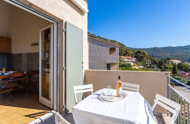 Nice apartment for 4 people with pool, WIFI, TV, balcony and parking