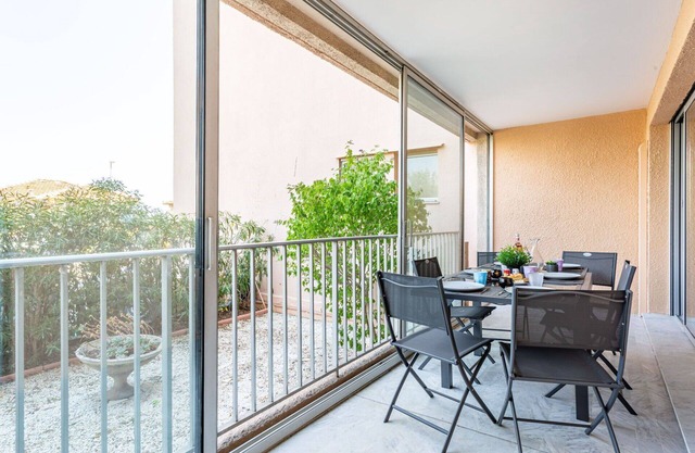 Nice apartment for 6 people with WIFI, A/C, pool, TV, patio, pets allowed and parking