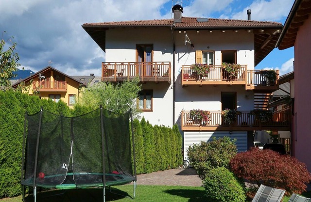 Nice apartment for 4 people with WIFI, TV, patio, pets allowed and parking