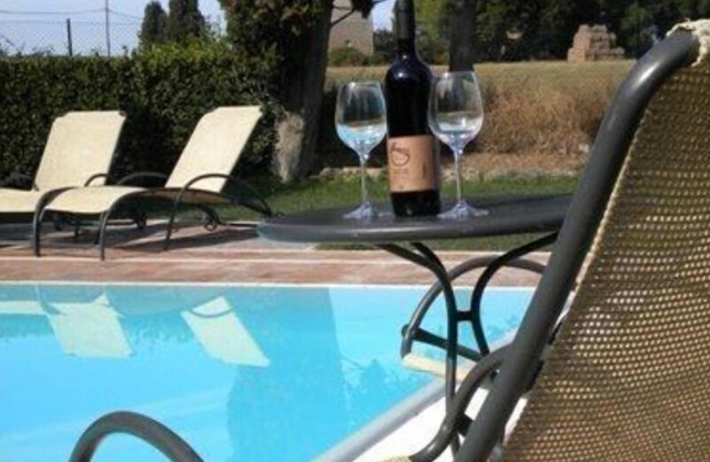 Nice apartment in villa for 2 people with pool, TV, patio and pets allowed