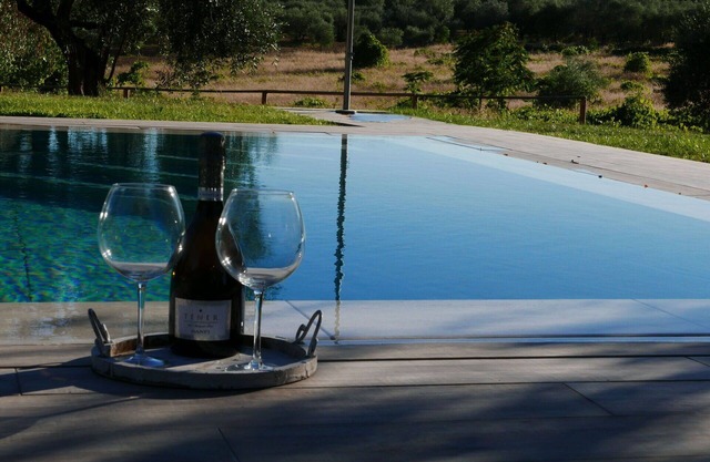 Nice apartment in villa with pool, WIFI, TV, patio and panoramic view, close to San Gimignano