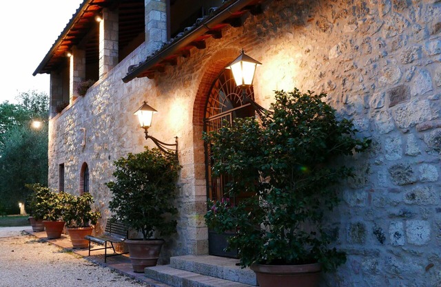 Nice apartment in villa with WIFI, pool, TV, patio and panoramic view, close to San Gimignano