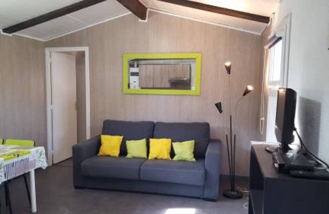 Nice apartment on the first floor, in a quiet residence 400 m from the beach