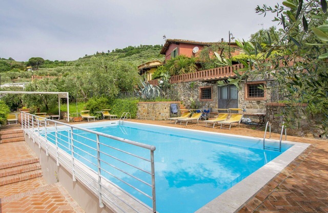 Nice apartment for 3 people with pool, hot tub, WIFI, TV, patio, pets allowed and parking