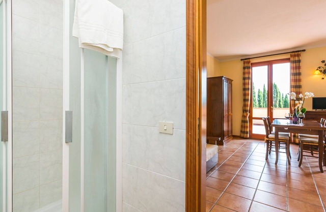 Nice apartment for 2 guests with A/C, WIFI, pool, TV, pets allowed and parking