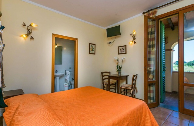 Nice apartment for 2 people with WIFI, pool, A/C, TV, pets allowed and parking