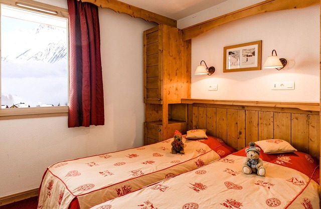 Nice apartment for 8 people with WIFI, pool, TV, balcony, pets allowed and parking