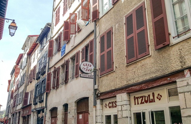 Nice apartment for 2 guests with WIFI and pets allowed