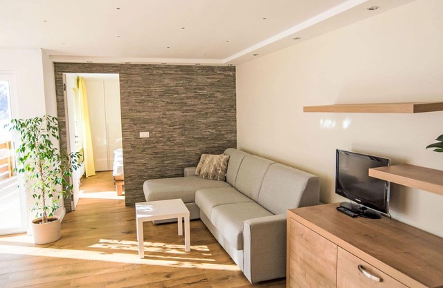 Nice apartment for 4 people with WIFI, TV and patio