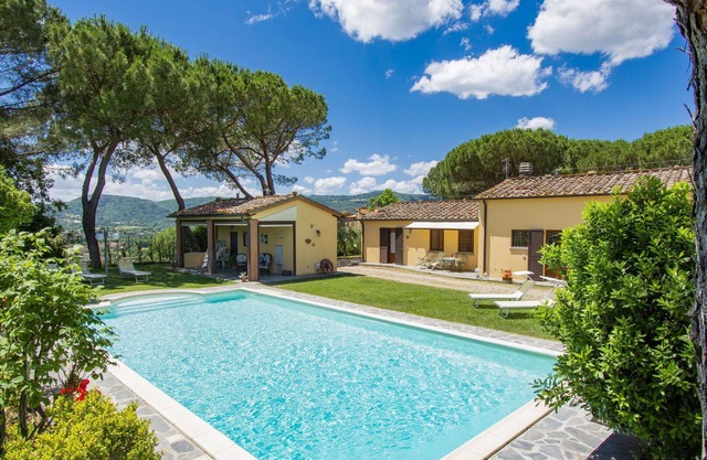 Nice apartment for 4 guests with pool, WIFI, TV, terrace, pets allowed and parking